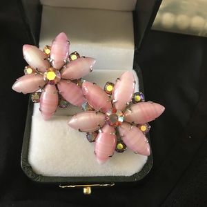 Vintage Weiss Pink Milk Glass Clip On Earrings